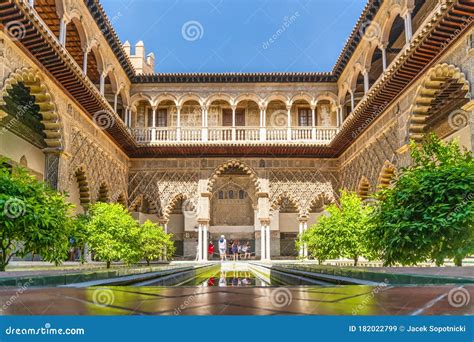 The Alcázar of Seville: A Moorish Masterpiece That Will Transport You Through Time!