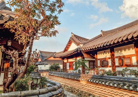 The Hanok Village of Jeonju: A Glimpse into Korea's Traditional Past and Architectural Marvel!