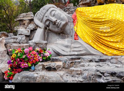 Thousand Buddha Mountain Scenic Area Thrilling Views and Ancient Religious Significance!