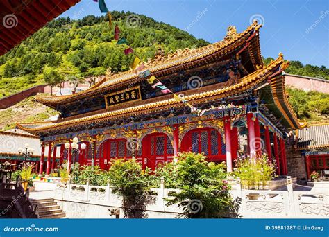 Explore the Mystical Beauty of the Luohe Baiyun Temple and its Historical Significance!