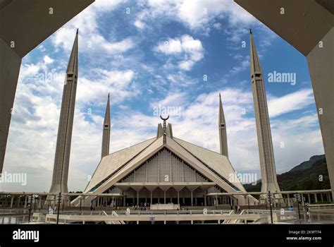 Faisal Mosque: A Majestic Icon of Islamic Architecture and Spiritual Serenity!