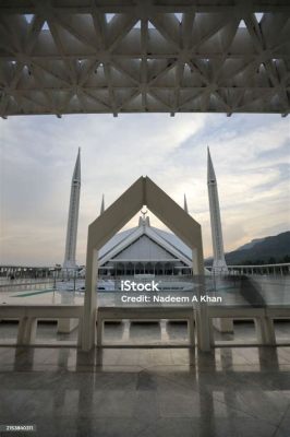 Faisal Mosque: A Modern Marvel Blending Concrete Arches and Spiritual Serenity!