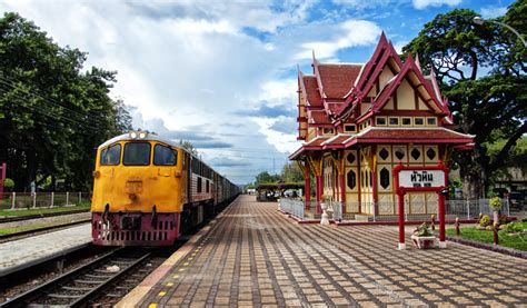 Hua Hin Railway Station: A Historical Gem Brimming with Thai Charm!