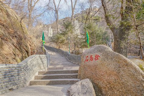 Qianshan Scenic Area: Breathtaking Views and Historical Significance!