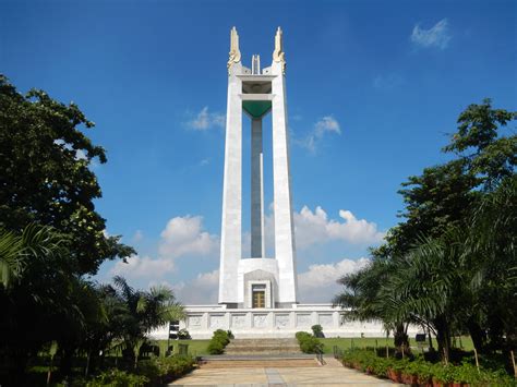 Quezon City Memorial Circle: A Monumental Tribute to Philippine History and Peaceful Reflection!