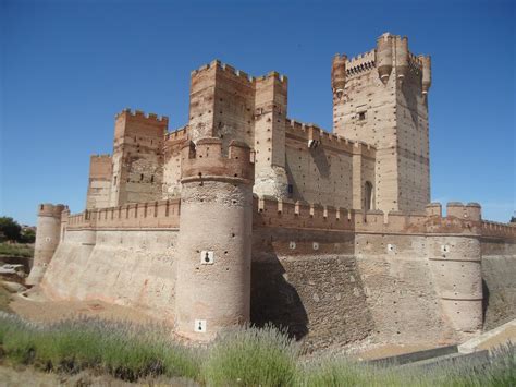 The Castillo de Zamanillo: A Majestic Medieval Fortress Perched Upon the Hilltops of Zamora!