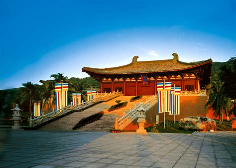 The  Mysterious Nanshan Temple: A Sanctuary of Serenity and Ancient Lore!