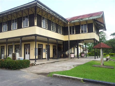 The National Museum Calabar:  A Journey Through Nigeria’s Past and a Feast for the Eyes!