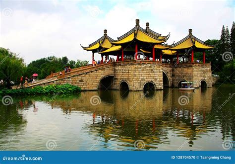 The Slender West Lake:  A Serene Oasis and Historical Gem in Yangzhou!