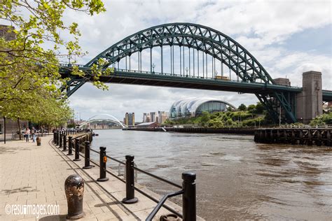 The Tyne Bridge: A Majestic Symbol of Newcastle Upon Tyne's Industrial Heritage!