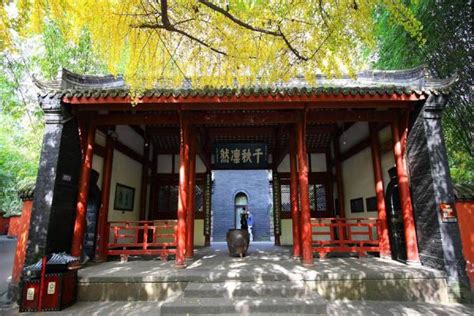 Wuhou Temple: Embracing Ancient History and Tranquil Serenity!